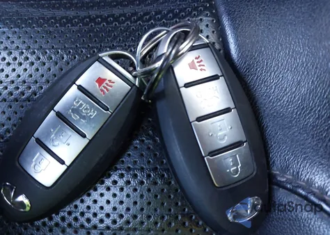 2018 Infiniti Q70 3.7X Luxe z USA, uszkodzony, nr VIN JN1BY1AR1JM220927